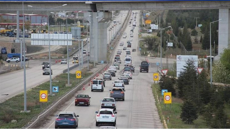 "Kilit kavşak" Kırıkkale'de bayram tatilinden dönüş  yoğunluğu başladı