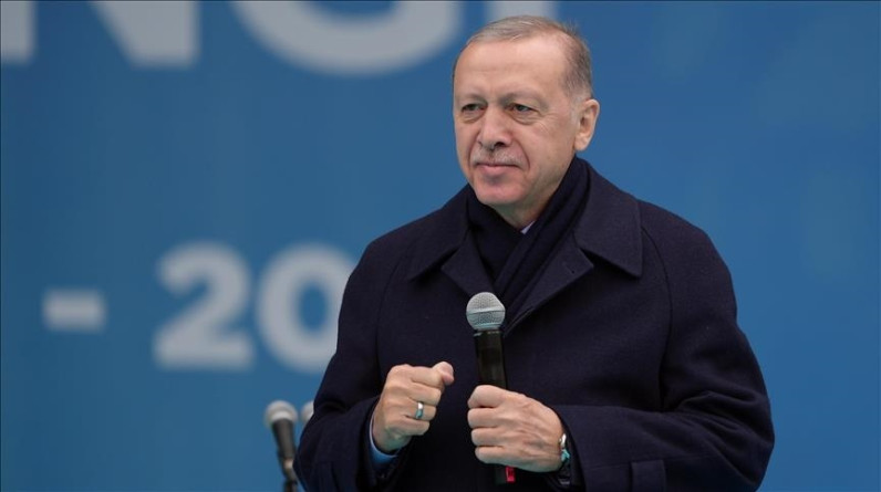 Cumhurbaşkanı Erdoğan, Diyarbakır'da yaşlı  teyze ile sohbet etti