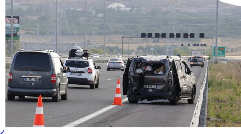 Kuzey Marmara Otoyolu'nda iki aracın çarpıştığı kazada 7 kişi yaralandı