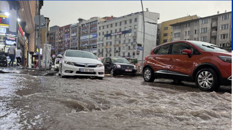 Yurdun kuzeydoğu kesimlerinde yarın kuvvetli sağanak bekleniyor