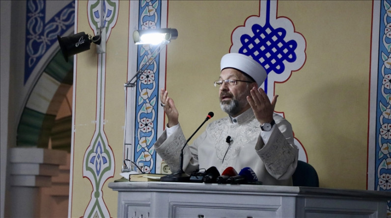 Diyanet İşleri Başkanı Erbaş: "Hep birlikte  mazlumlar için dua edelim"